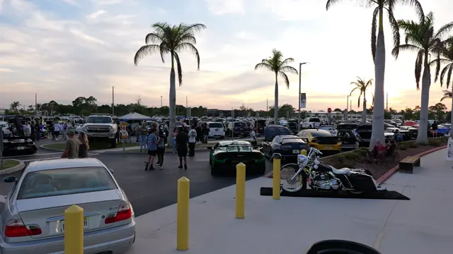 Cars and visitors at a previous Shift Culture event